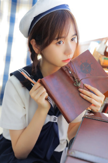 彼女彼女彼女
